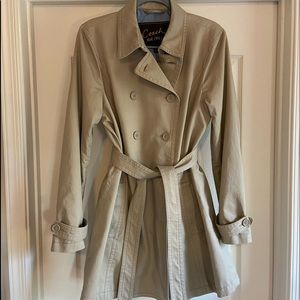 Classic Tan Women’s Coach Trench Coat. Size Large. Excellent Gently Used Cond.